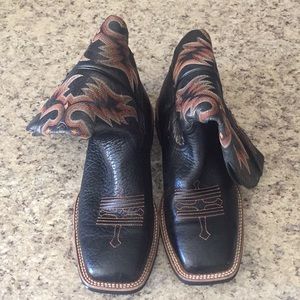 NWOT Mens Ariat size 8